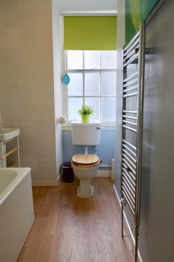 1 Bedroom Apartment Near Edinburgh Castle Sleeps 2 United Kingdom