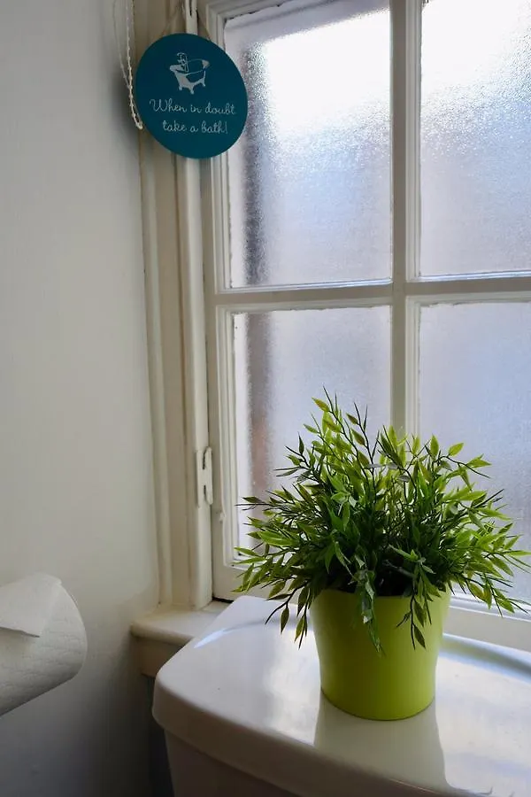 1 Bedroom Apartment Near Edinburgh Castle Sleeps 2