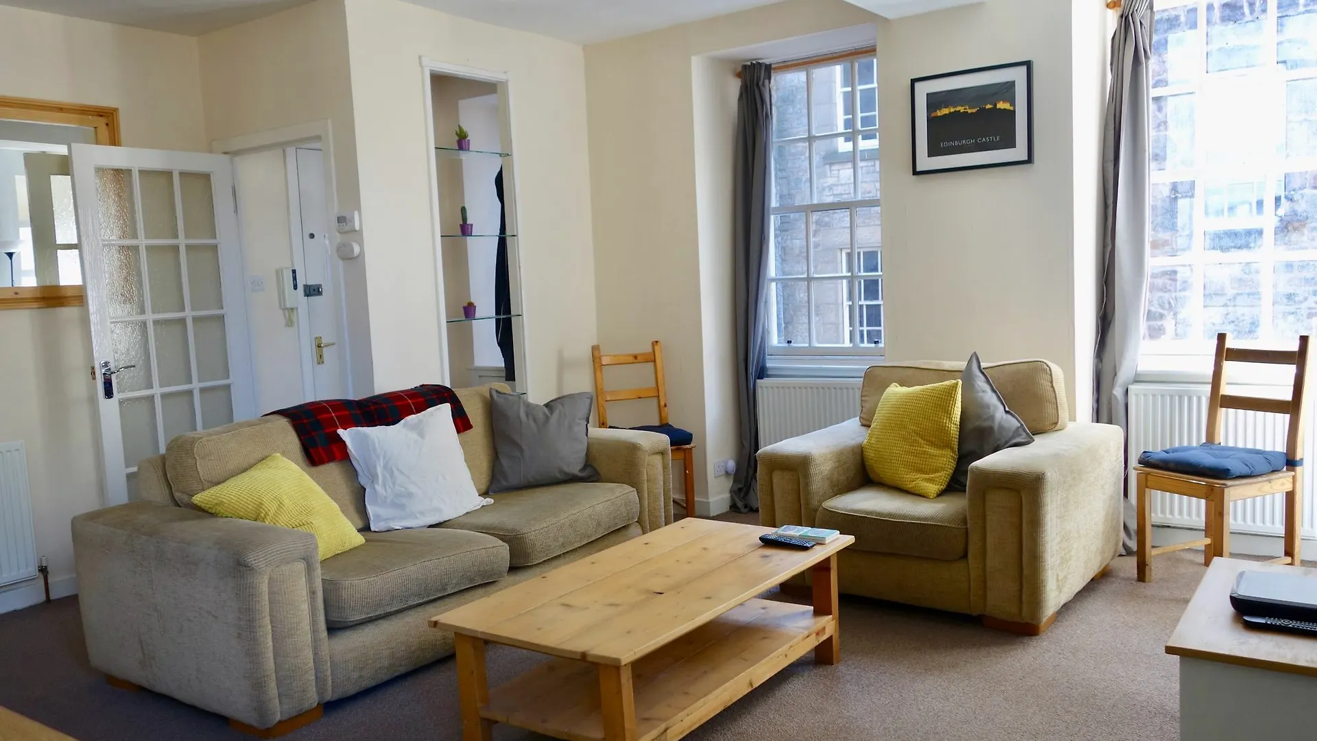 1 Bedroom Apartment Near Edinburgh Castle Sleeps 2 0*,  United Kingdom